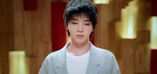 华晨宇最新八卦爆料,神秘女友身份引网友热议